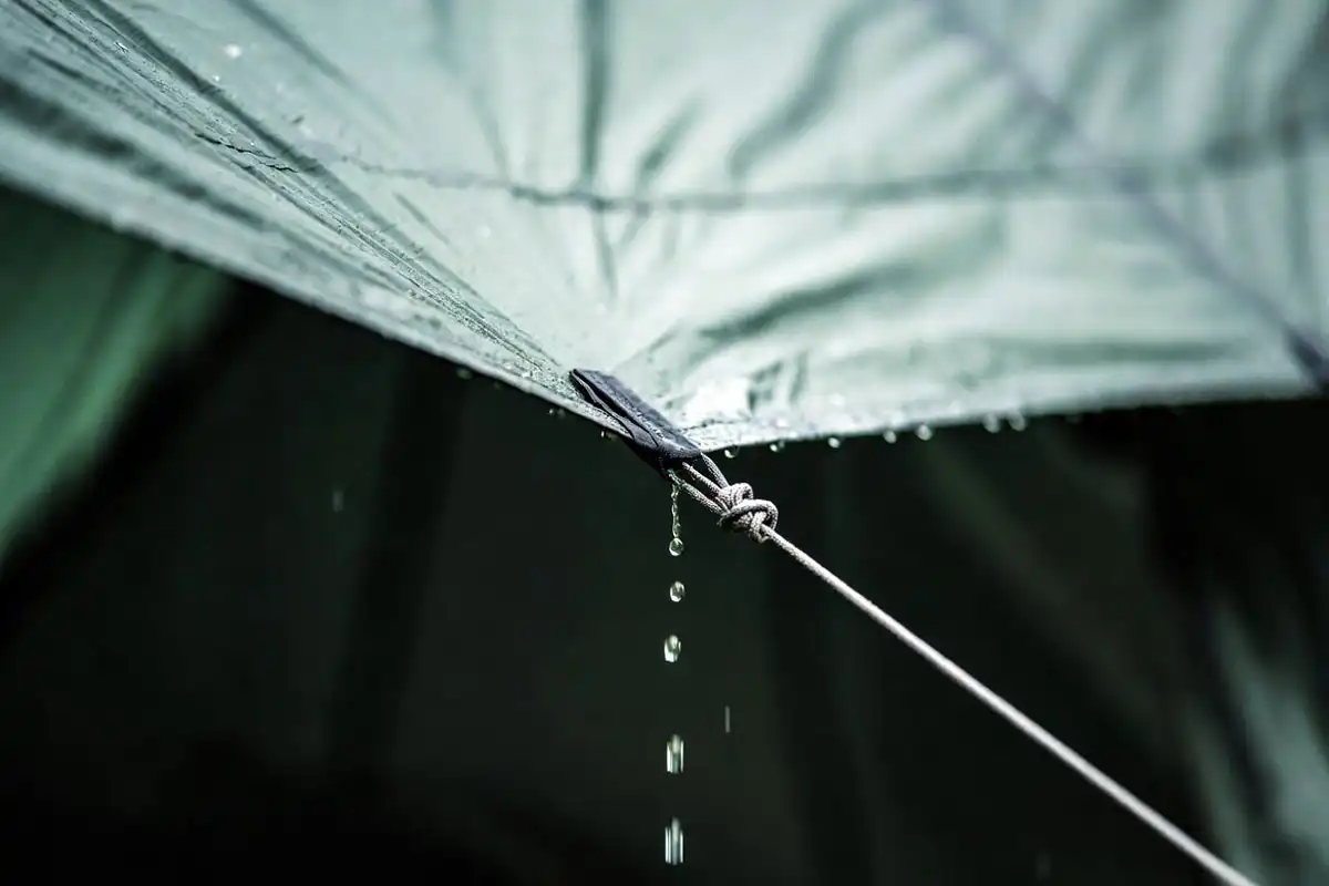 drip line knot stopping water from running down ridgeline