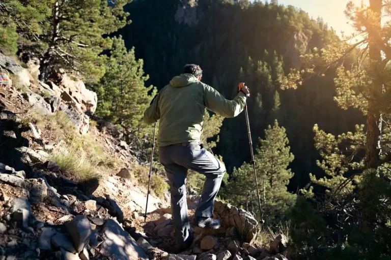 Manage Knee Pain on Downhill Hikes