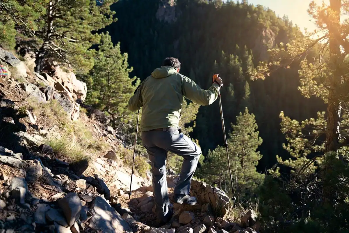 Manage Knee Pain on Downhill Hikes