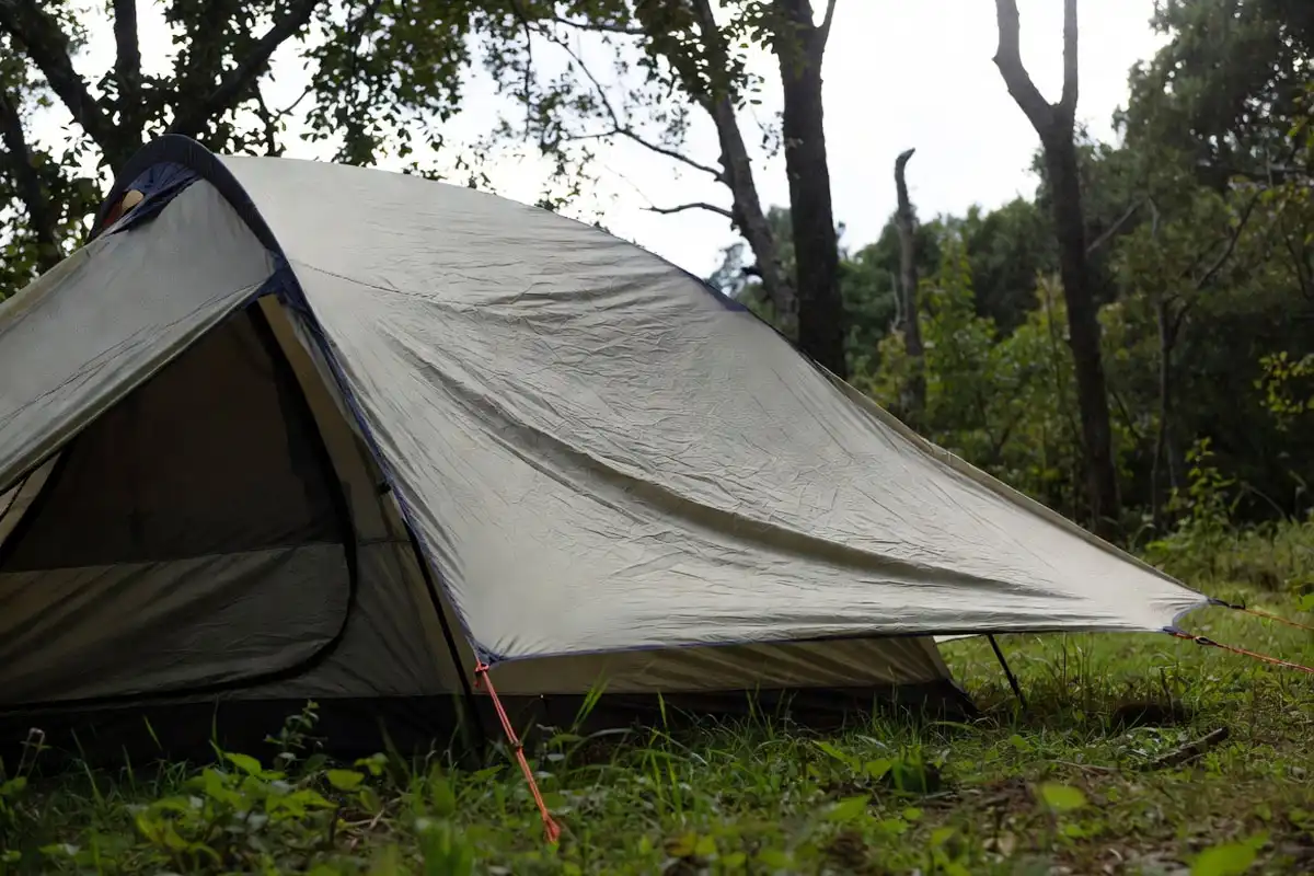 visible air gap between rainfly and inner tent wall on a taut pitched tent