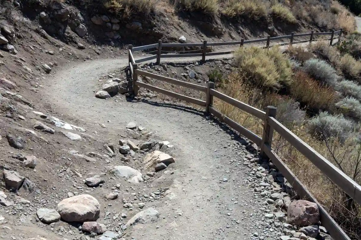 Steep rocky switchback section on the Cowles Mountain trail